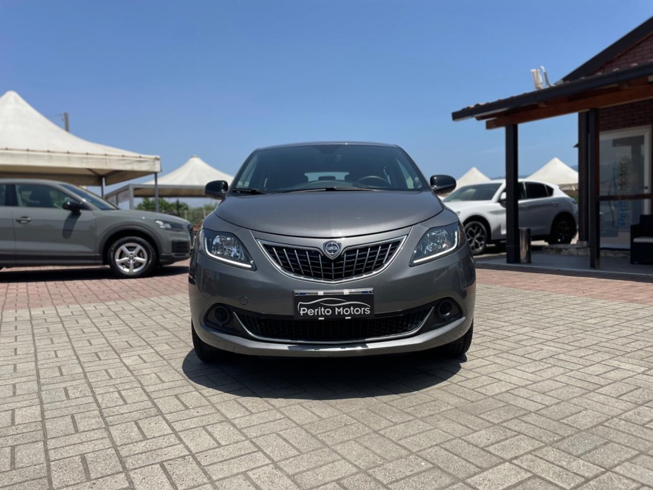 Lancia Ypsilon 1.0 FireFly 5 porte S&S Hybrid Ecochic Silver