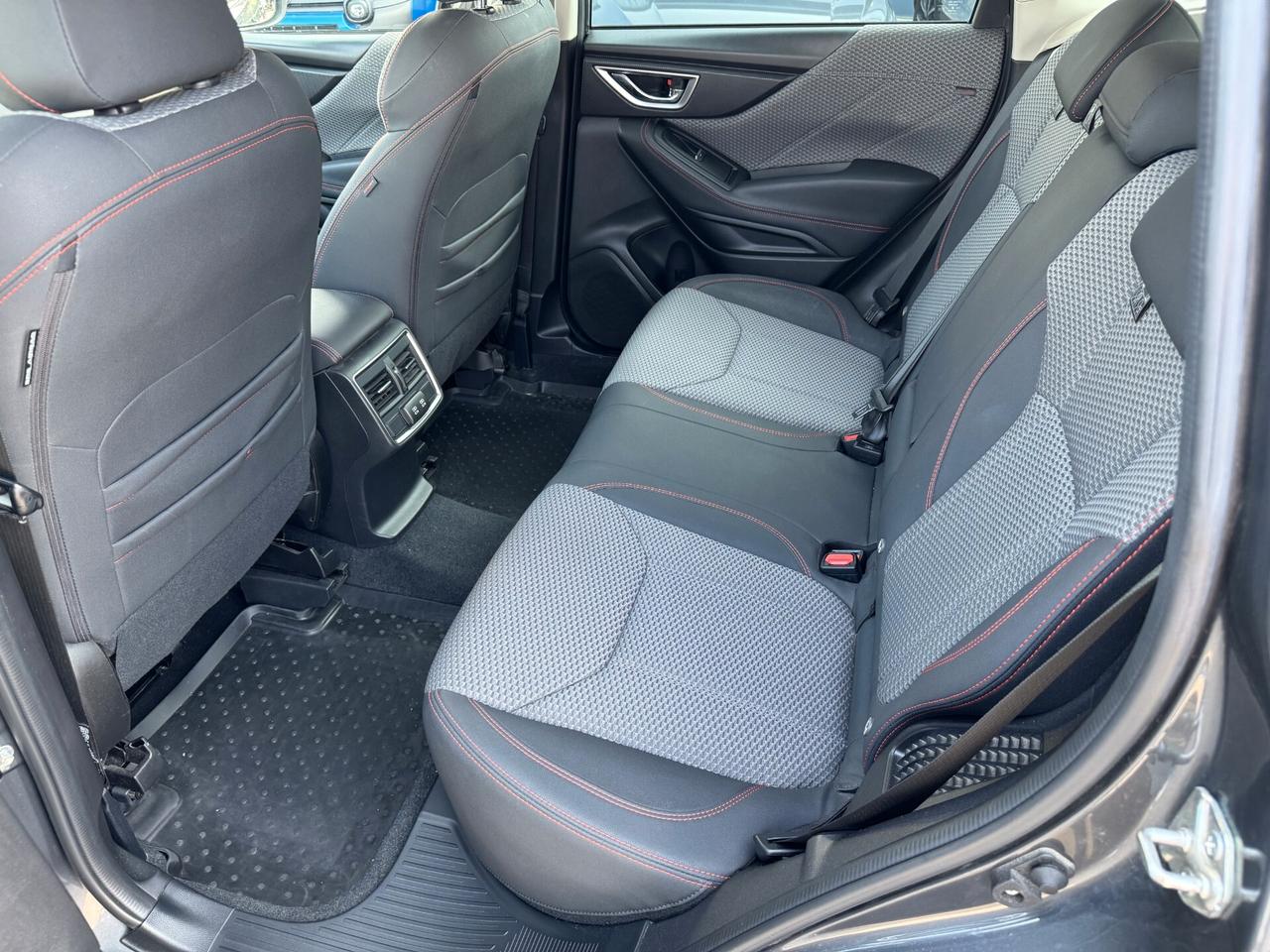 Subaru Forester 2.0i e-boxer 4dventure lineartronic SERVICE SUBARU