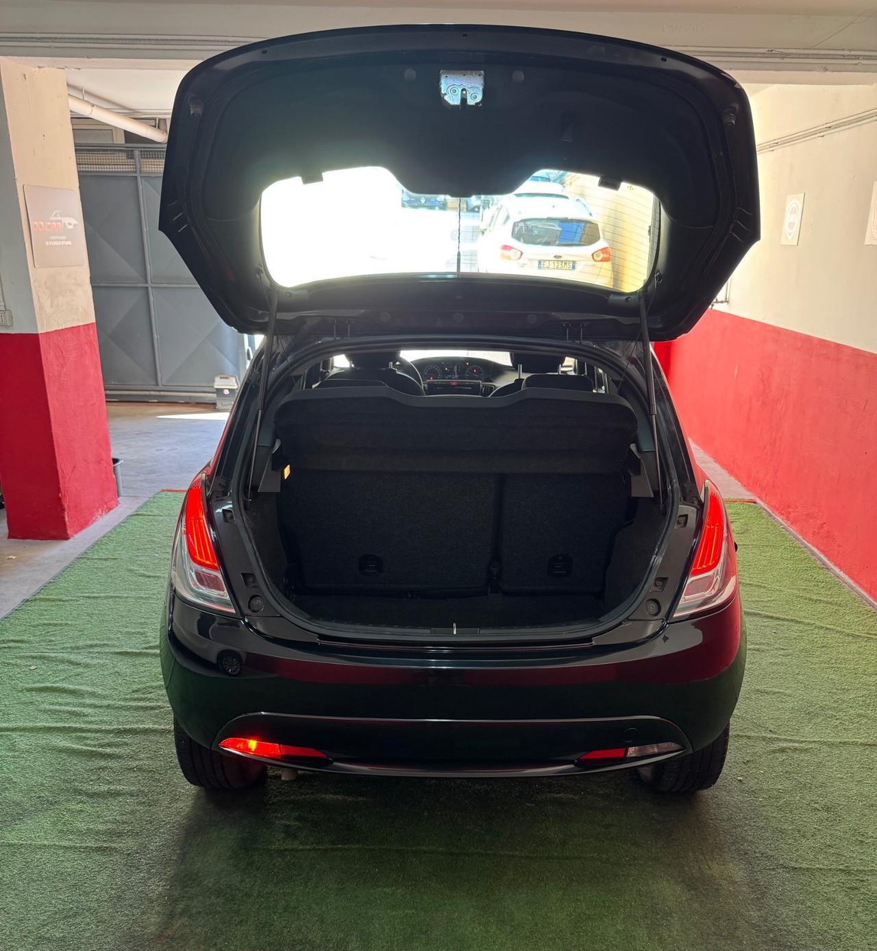 Lancia Ypsilon 1.2 69 CV 5 porte 130000 Chilometri