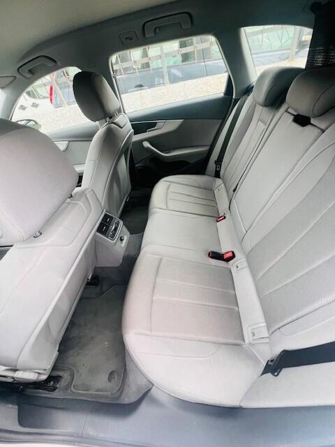Audi A4 Avant 35 TDI S tronic line edition