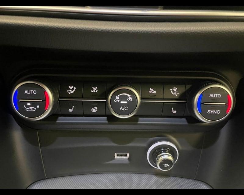 Alfa Romeo Stelvio 2023 2.2 t Intensa Q4 210cv auto
