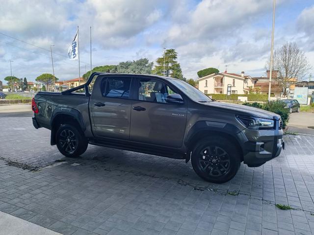 TOYOTA Hilux 2.8 D A/T 4WD 4 porte Double Cab Invincible