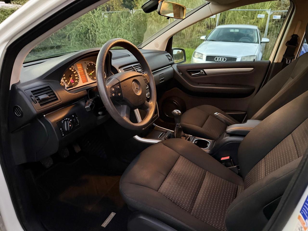 Mercedes-benz B 180 BlueEFFICIENCY Premium 2011