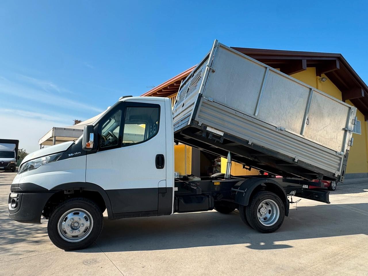 IVECO DAILY RIBALTABILE TRE LATI EURO6 - COME NUOVO