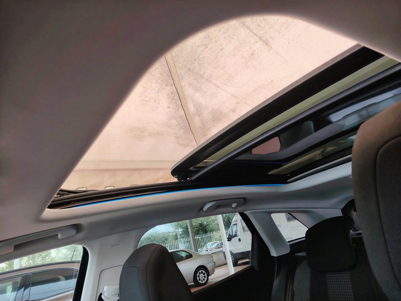 Peugeot 3008 BlueHDi 130 Business sport full opt tetto