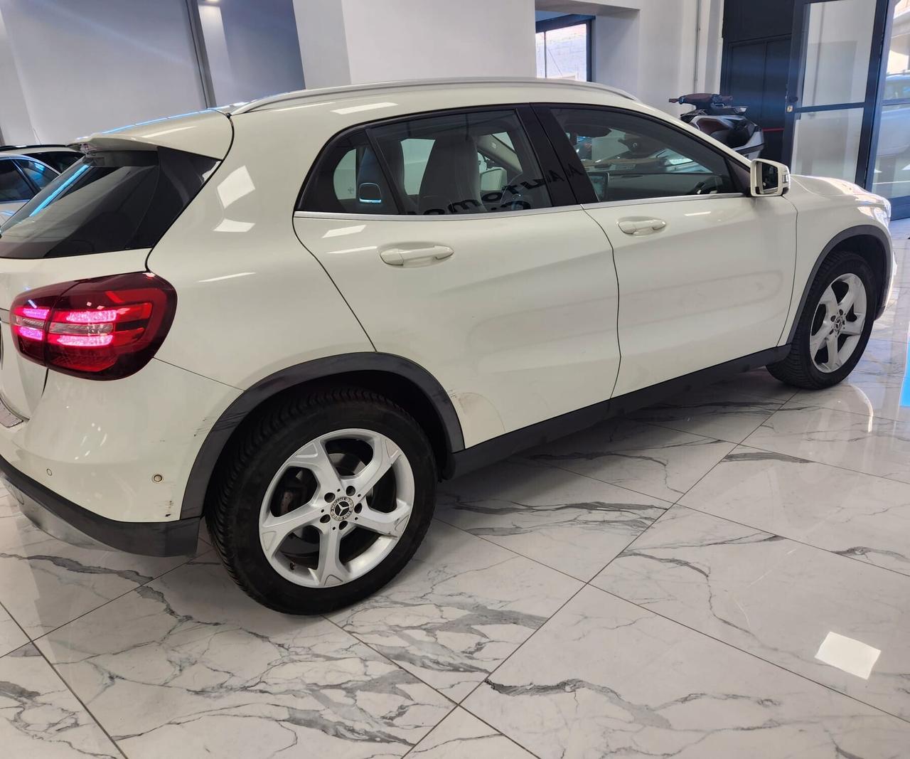 Mercedes-benz GLA 180 d Premium