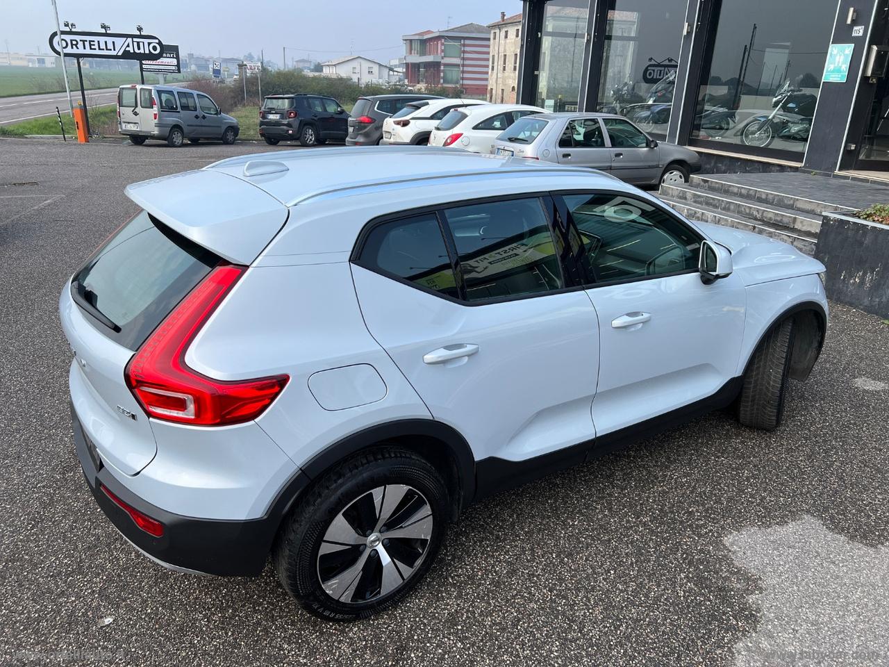 VOLVO XC40 D3 AWD Geartronic Momentum Pro IVA DEDUCIBILE