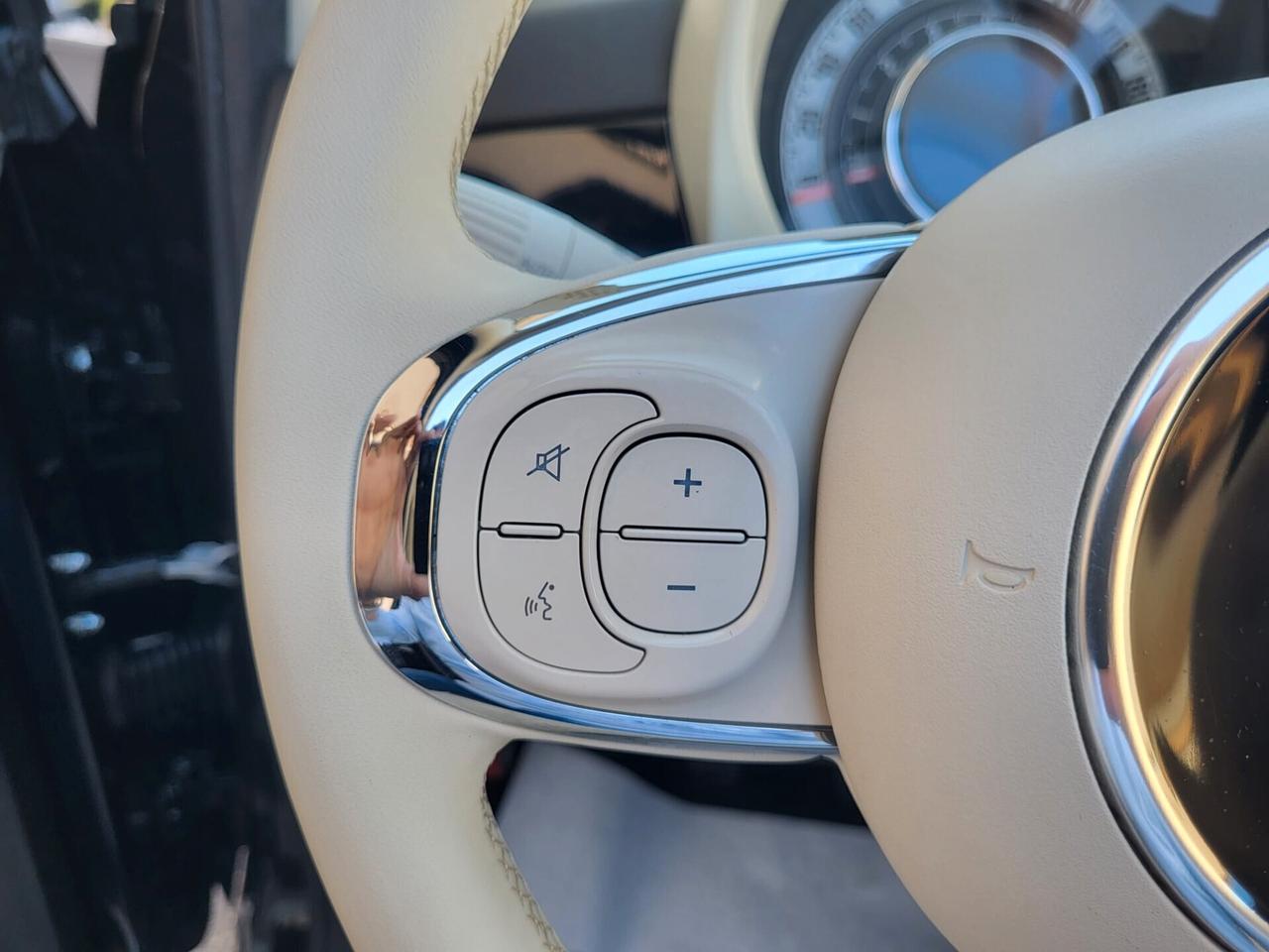 Fiat 500 C 1.2 Lounge+Car Play+Clima Autom......