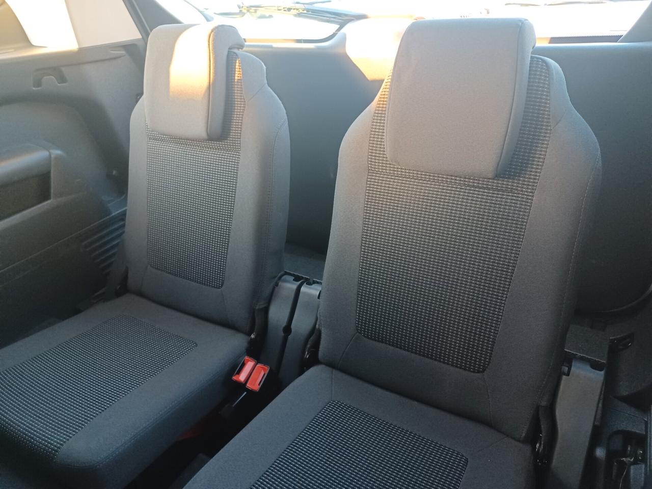 Peugeot 5008 1.6 HDi 115CV Allure 7 POSTI