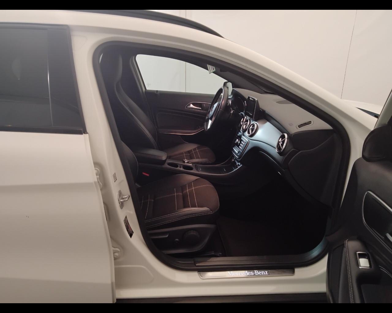 Mercedes-Benz GLA-X156 2014 - GLA 220 d (cdi) Sport 4matic 170cv auto