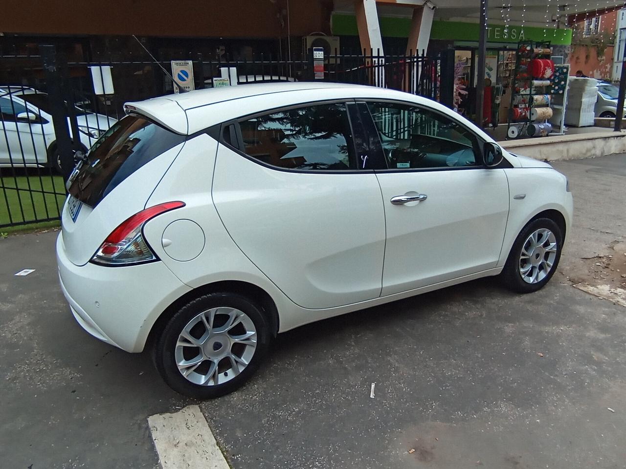 Lancia Ypsilon 0.9 TwinAir Platinum