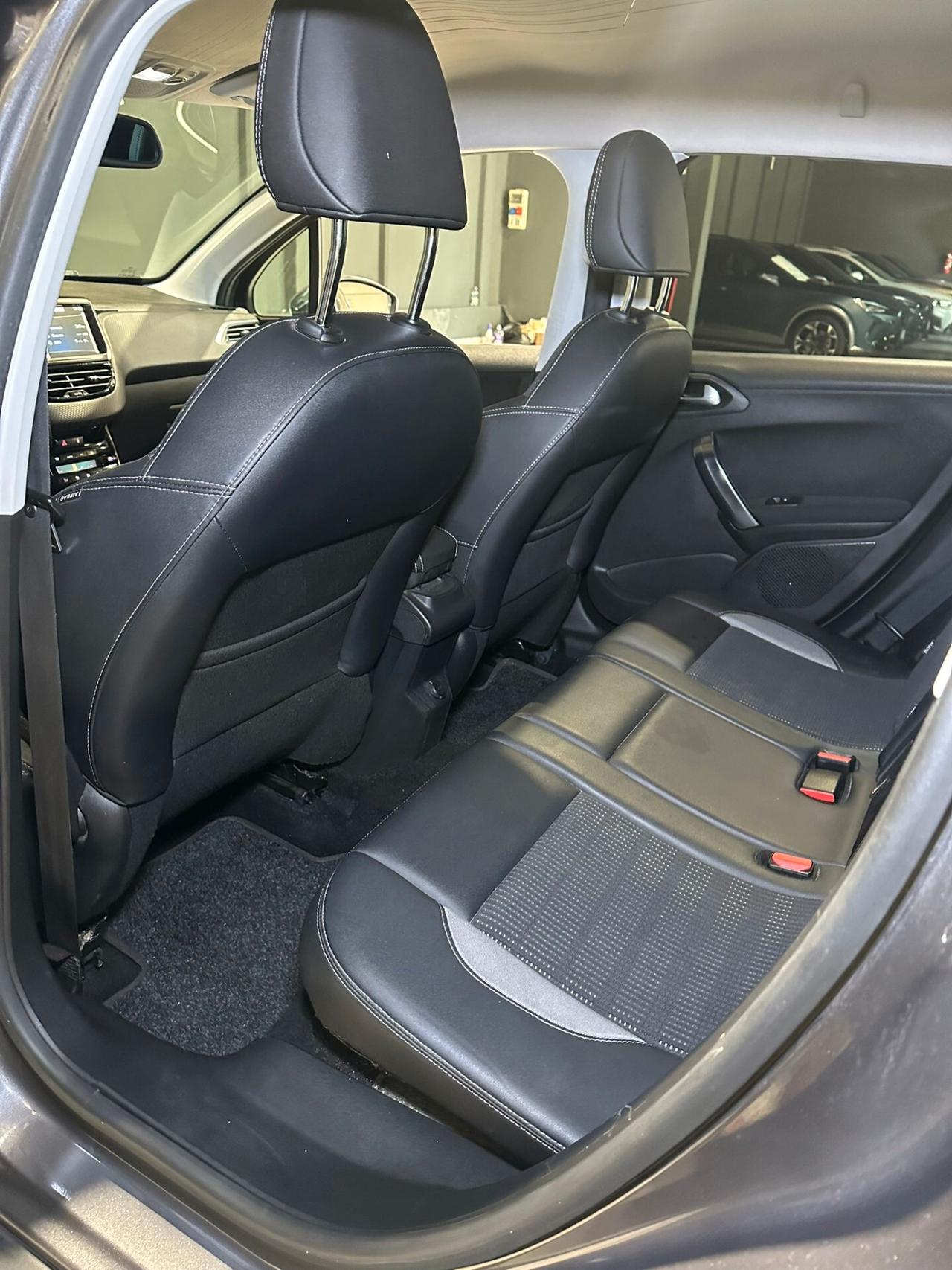 Peugeot 2008 1.6 e-HDi 115 CV Stop&Start Allure
