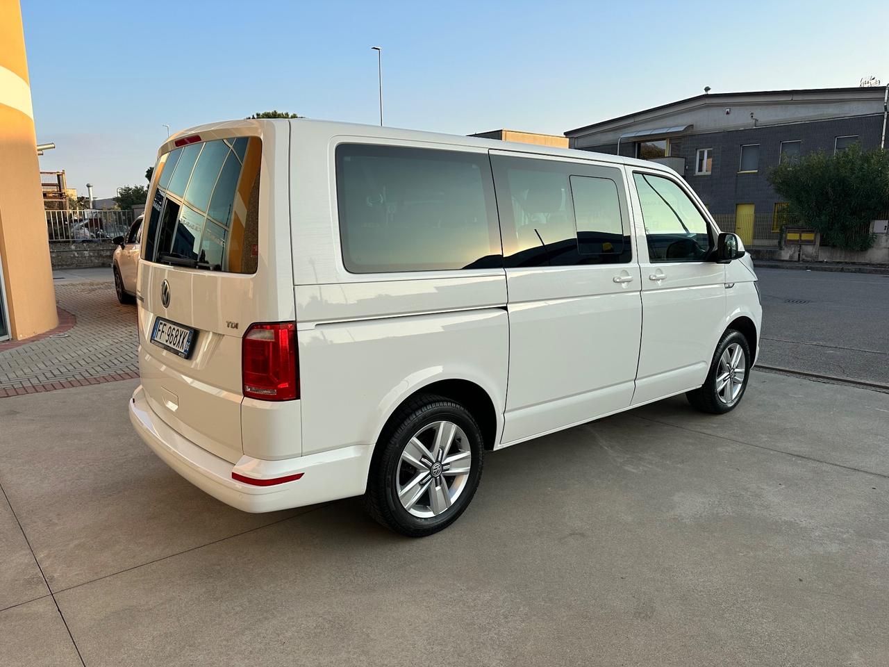 Volkswagen Caravelle 2.0 TDI 150CV PC Cruise