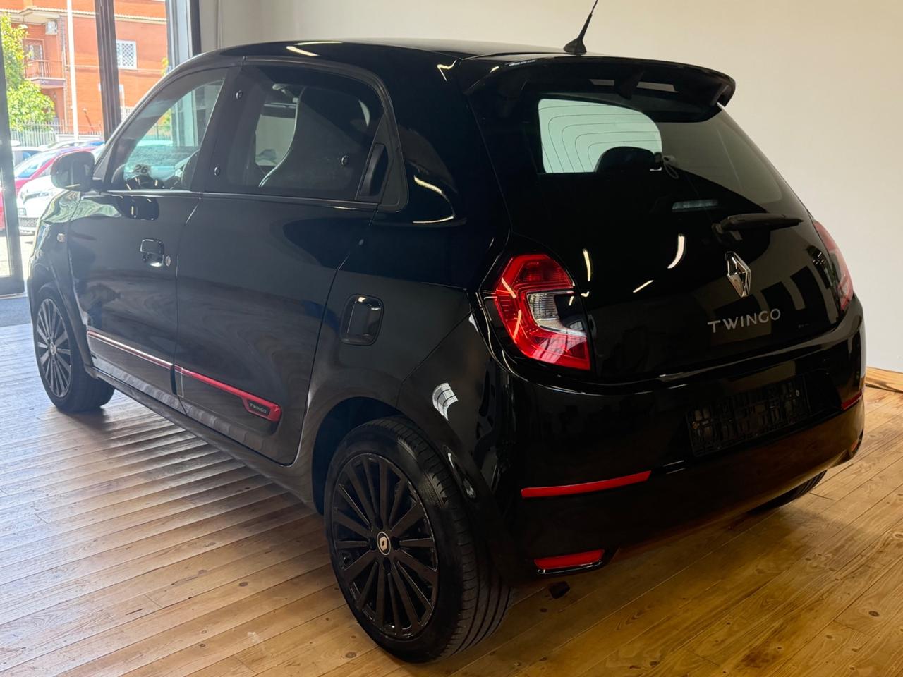 Renault Twingo 0.9 93CV AUTOMATICA PELLE NAVIGATORE LED BLACK PACK