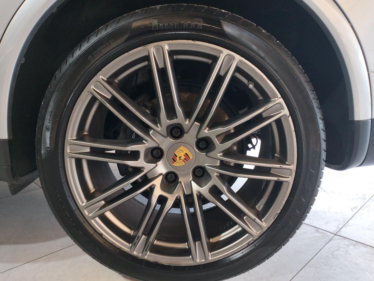 Porsche Cayenne 3.0 Platinum Edition tiptronic