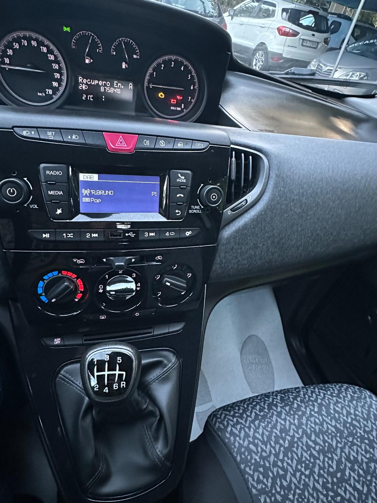 Lancia Ypsilon 1.0 FireFly 5 porte S&S Hybrid Ecochic Gold