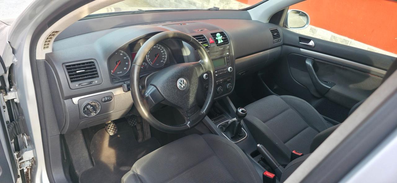 Volkswagen Golf 1.6 16V FSI 5p. Sportline
