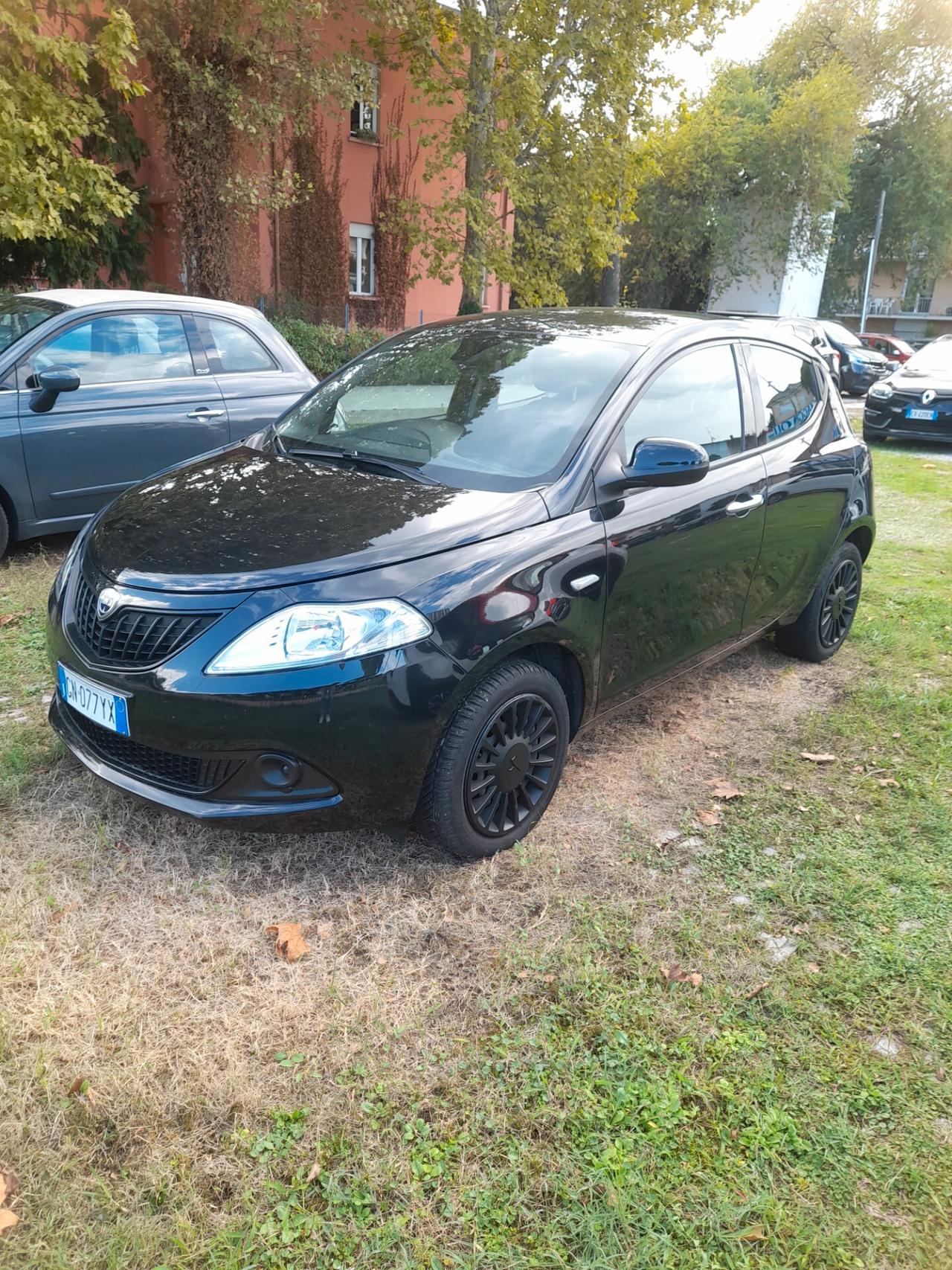 Lancia Ypsilon 1.0 Hybrid