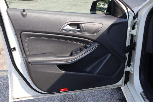 MERCEDES-BENZ A 180 Premium