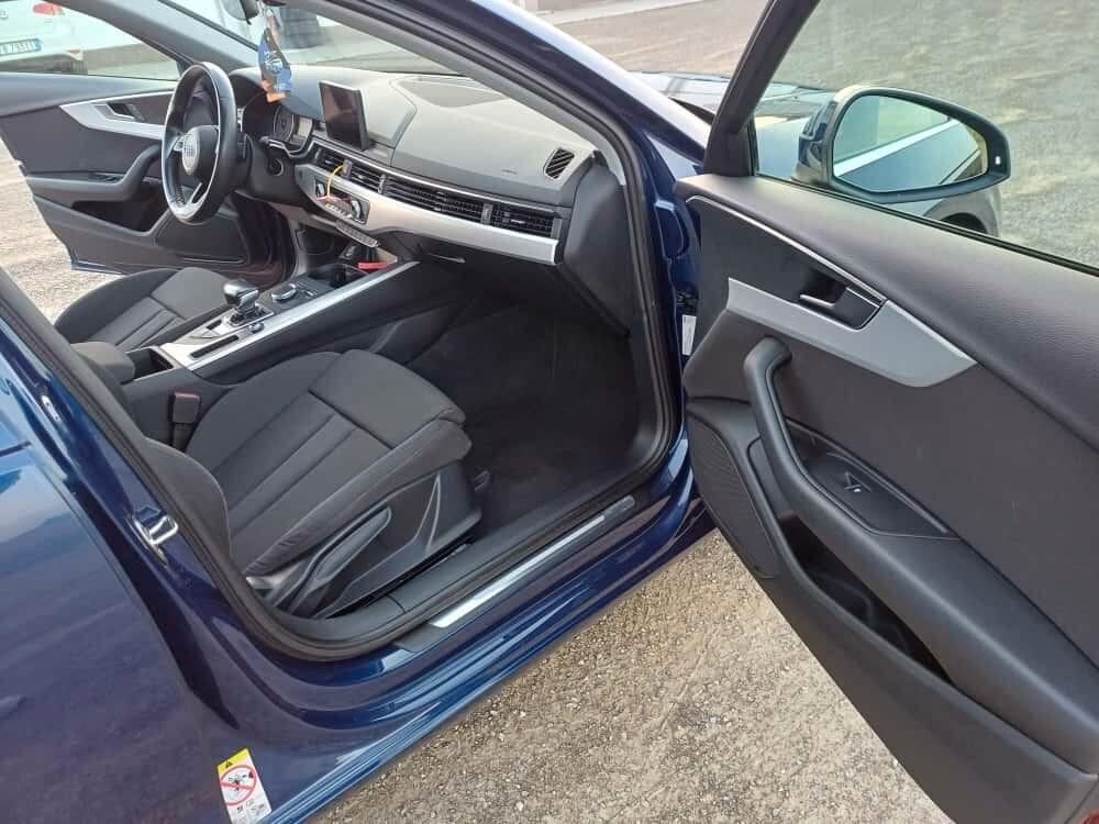 Audi A4 2.0 TDI 150 CV ultra S tronic Design