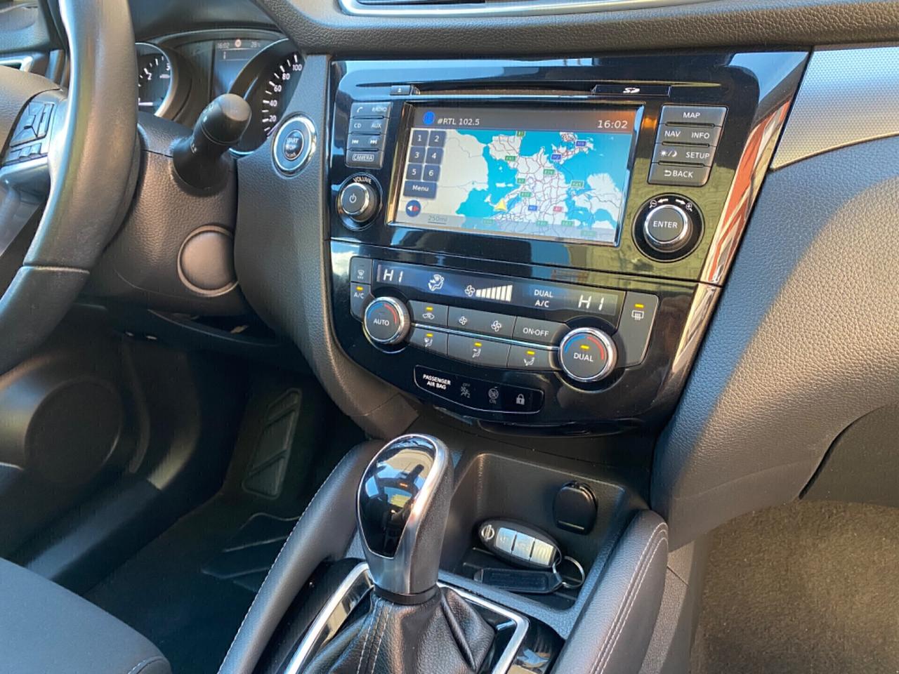 Nissan Qashqai 1.6 Automatica con tetto panoramico