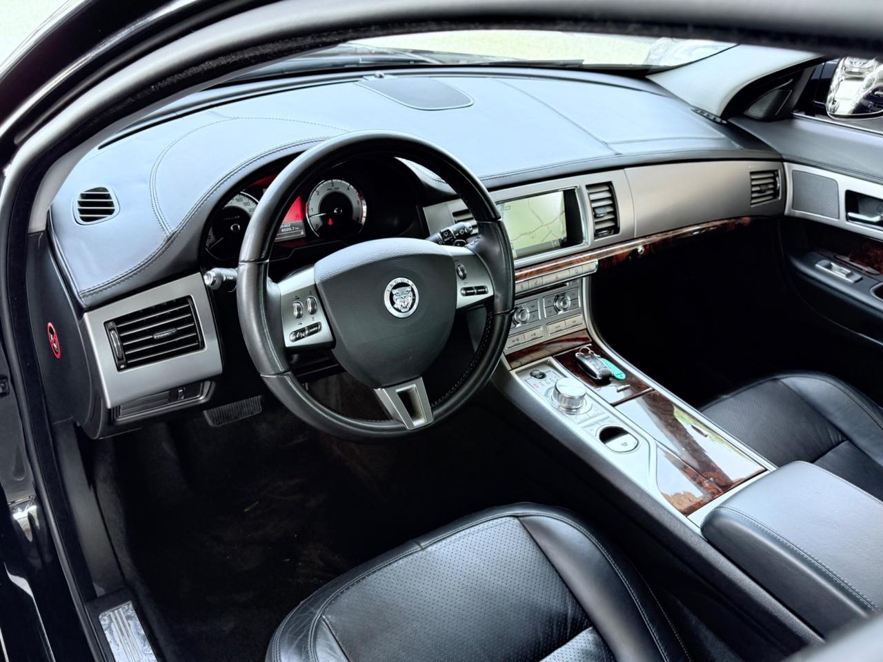 XF 3.0DS V6 Premium Luxury/R-SPORT/RATE/PERMUTE