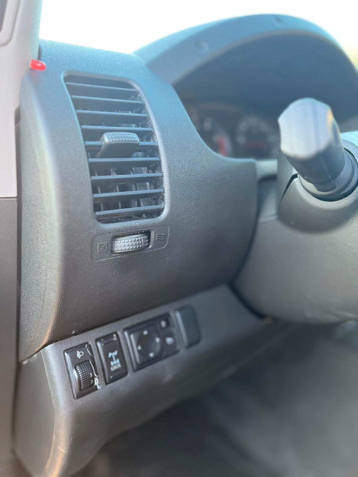 Nissan Navara 2.5 dCi 190CV 4 porte Double Cab XE