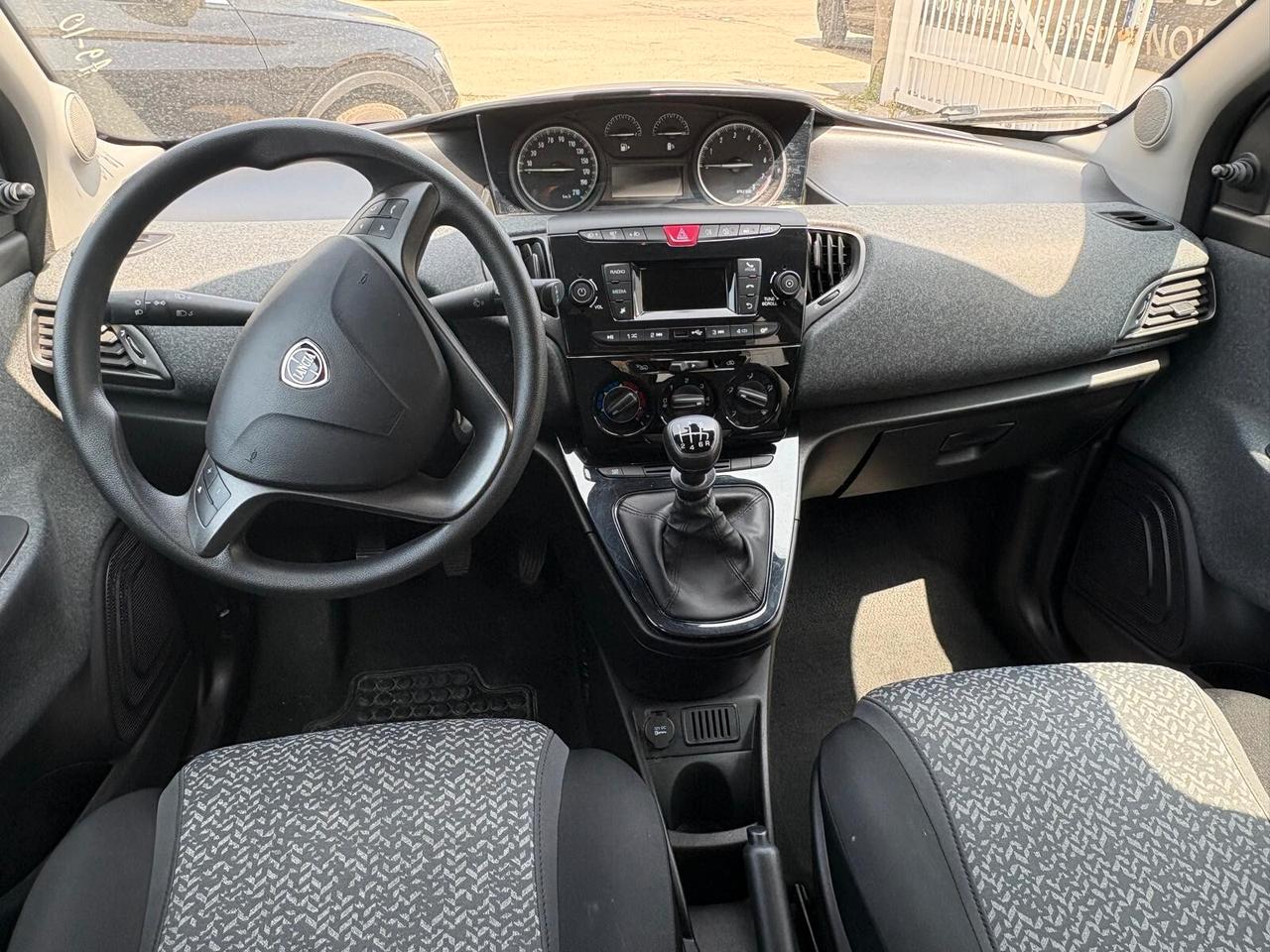 Lancia Ypsilon 1.0 FireFly 5 porte S&S Hybrid Ecochic Silver