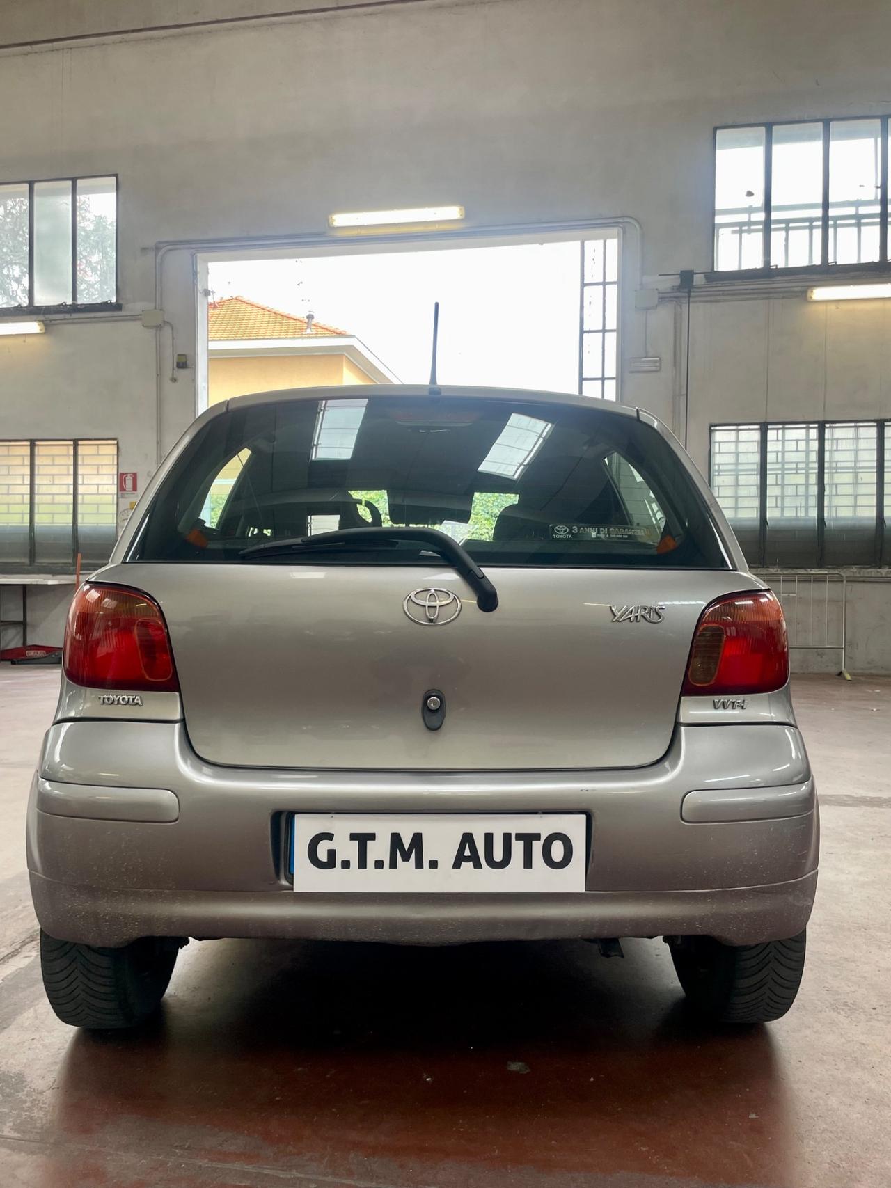 Toyota Yaris 1.0i unicoproprietario ideale per neopatentati