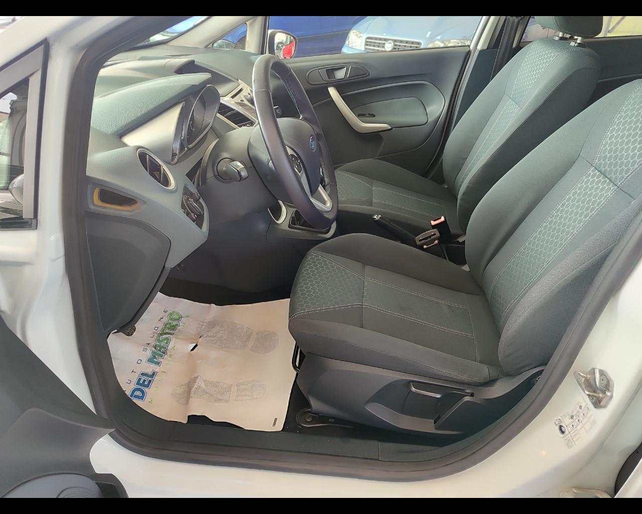 FORD Fiesta 6ª serie - Fiesta 1.4 5 porte Bz.- GPL Titanium