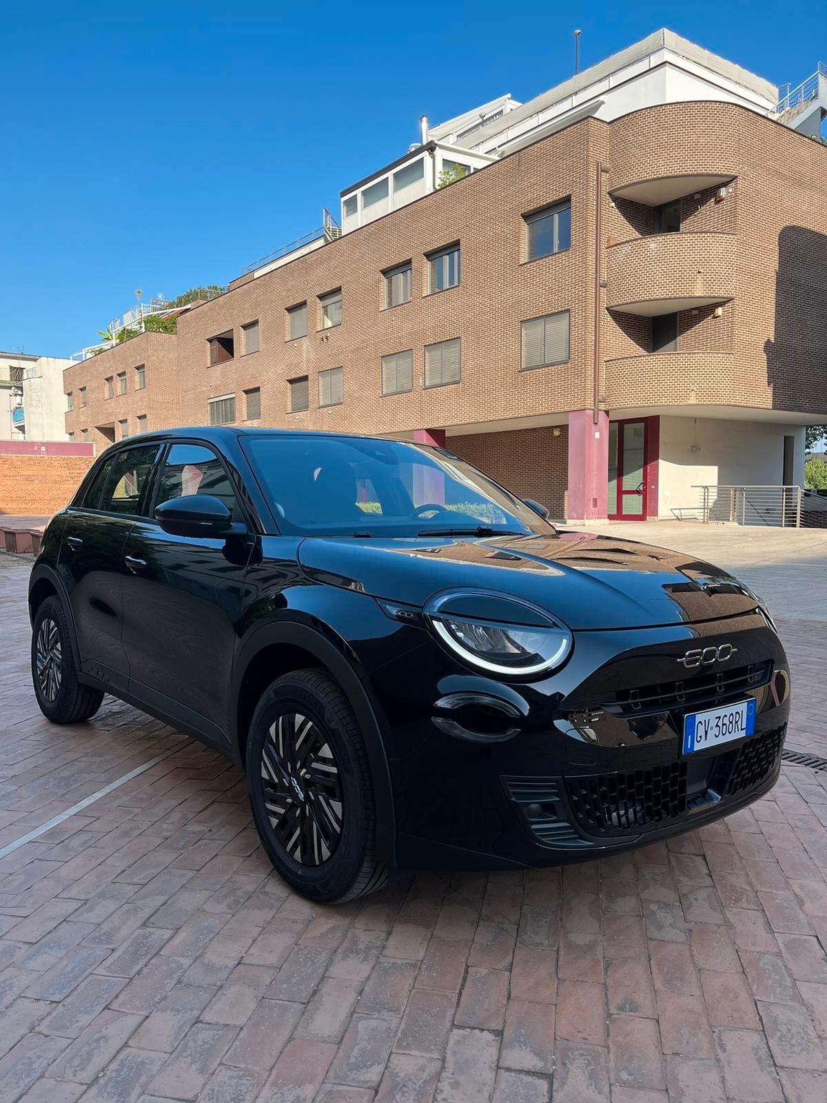 Fiat 600 Hybrid DCT MHEV La Prima TUA A NOLEGGIO GIORNALIERO - MENSILE - LUNGO TERMINE