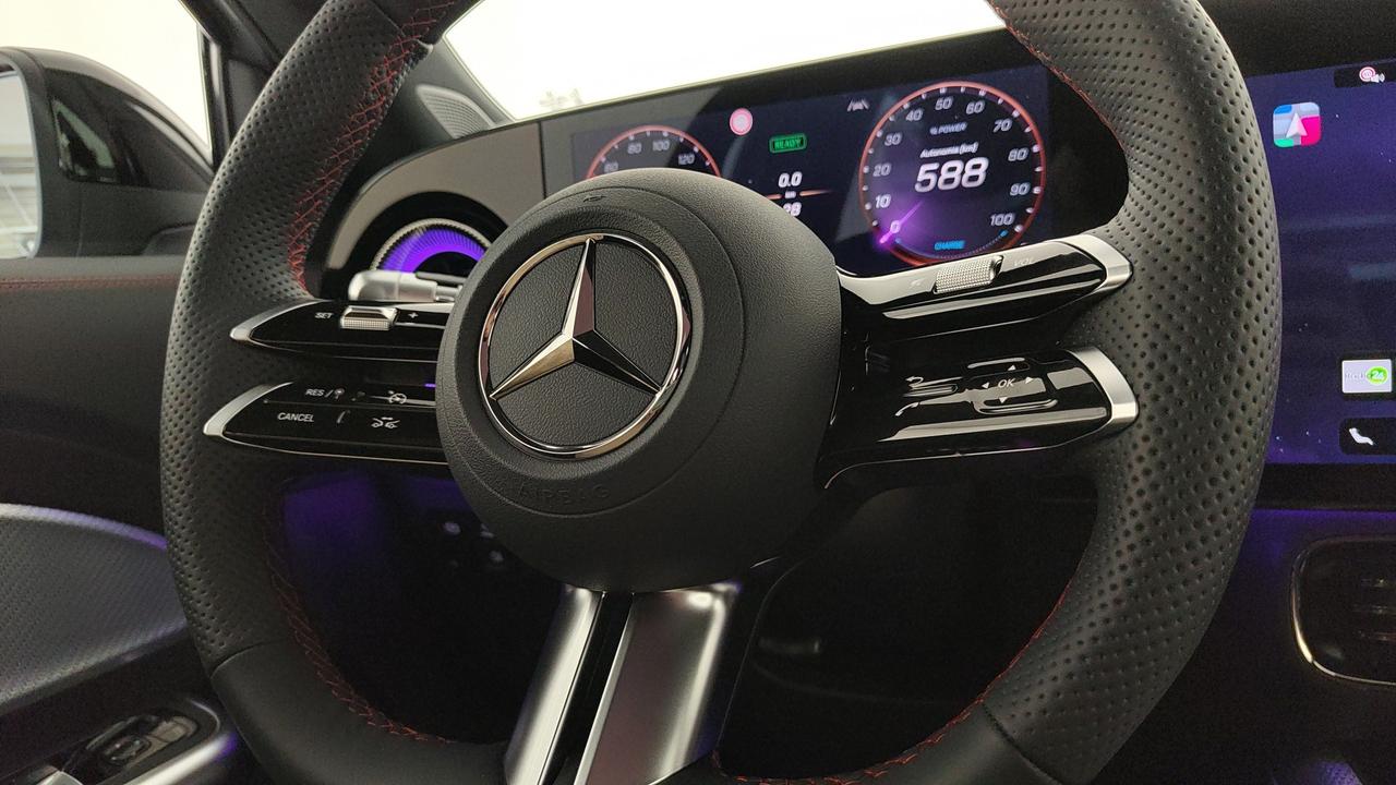 Mercedes-Benz GLB 250+ con tecnologia EQ