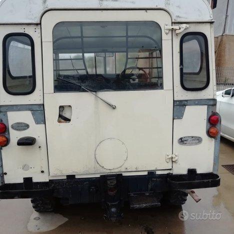 Land Rover Defender 88