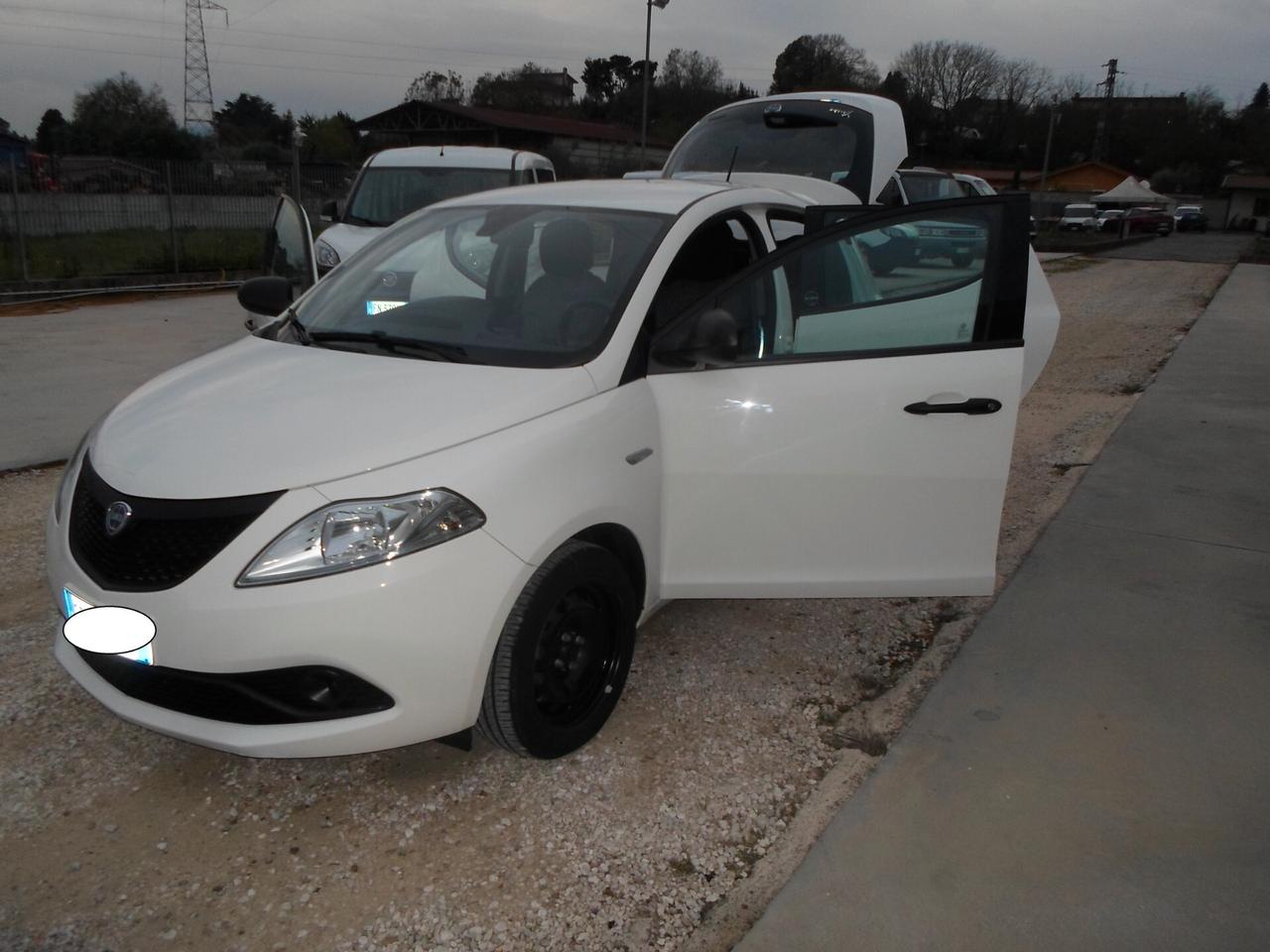 Lancia Ypsilon 1.0 FireFly 5 porte S&S Hybrid Ecochic Gold