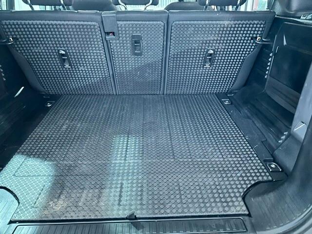 Land Rover Defender 110 3.0D I6 200 CV AWD Auto SE