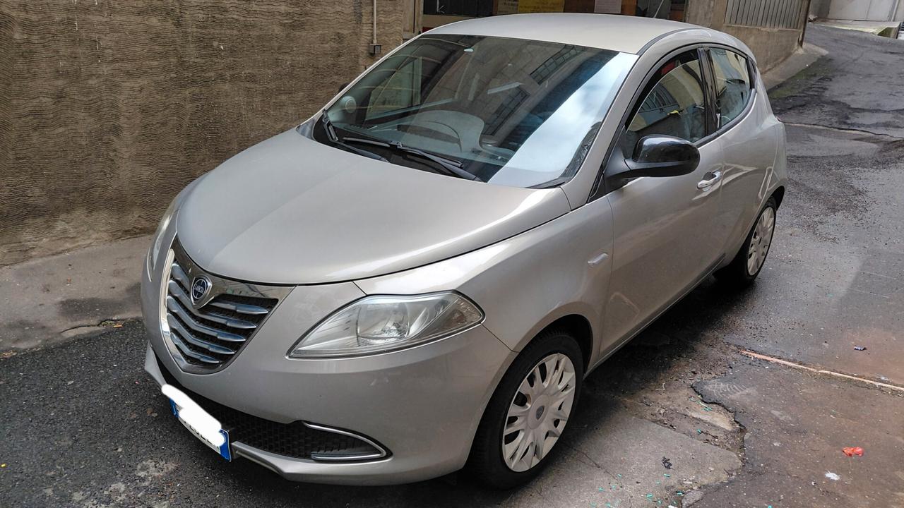 Lancia Ypsilon 0.9 TwinAir 85 CV 5 porte S&S Platinum
