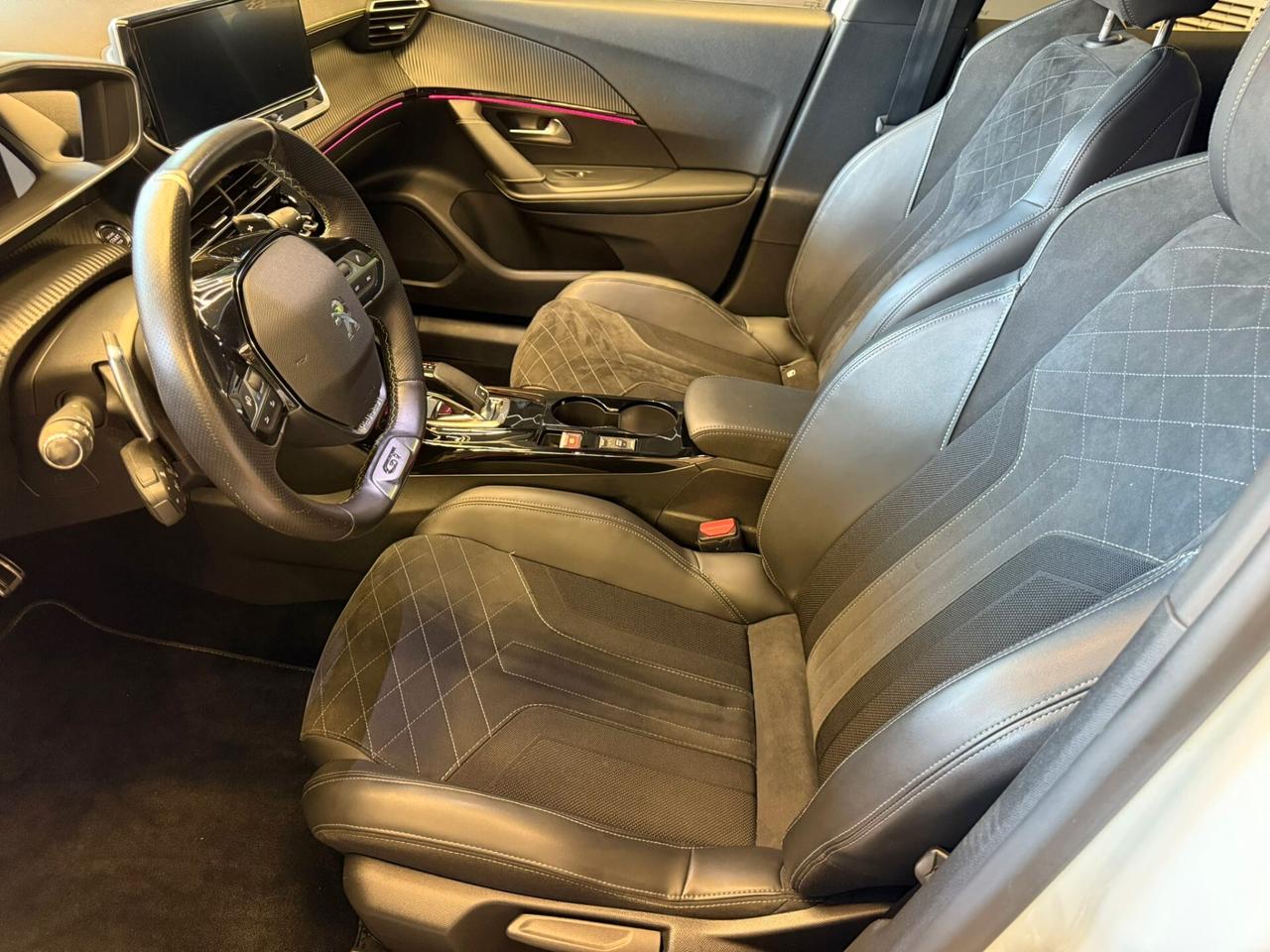 Peugeot 2008 PureTech 155 S&S EAT8 GT