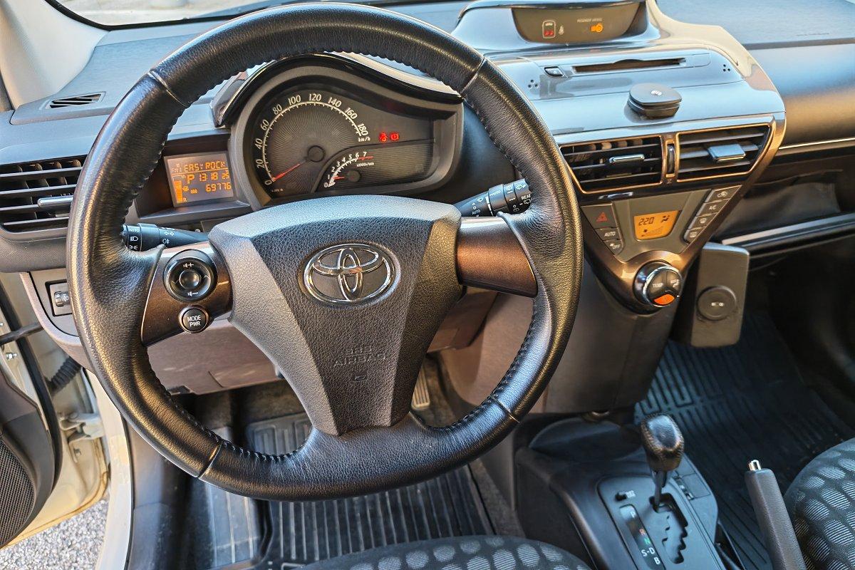 TOYOTA iQ 1.0 CVT Trend