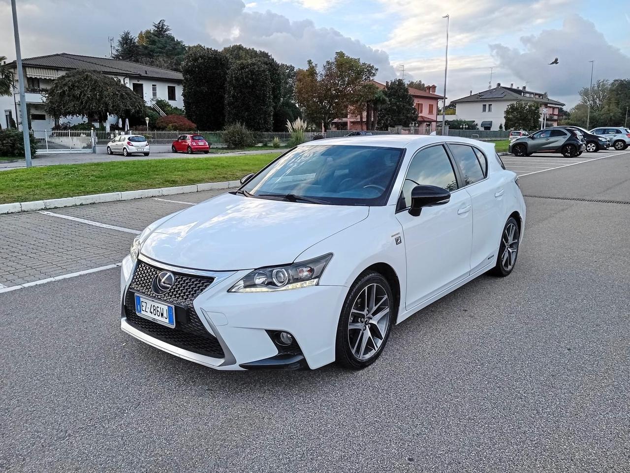 Lexus CT 200h Hybrid F Sport*Automatik*Navi*Pelle*Xenon*Camera