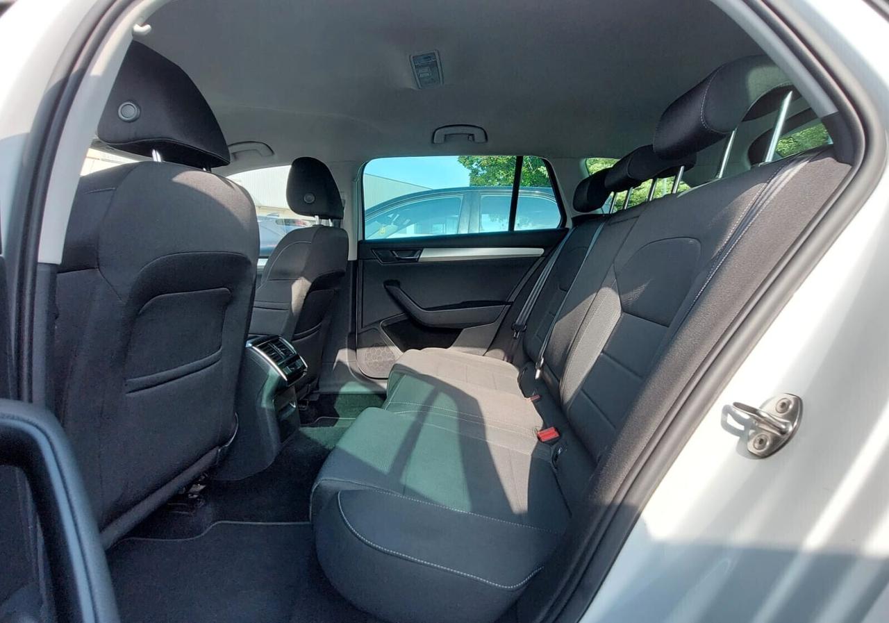 Skoda Superb 1.6 Cambio Automatico Neopatentati