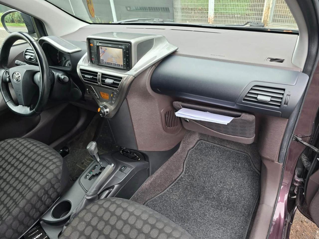 Toyota iQ 1.0 Sol