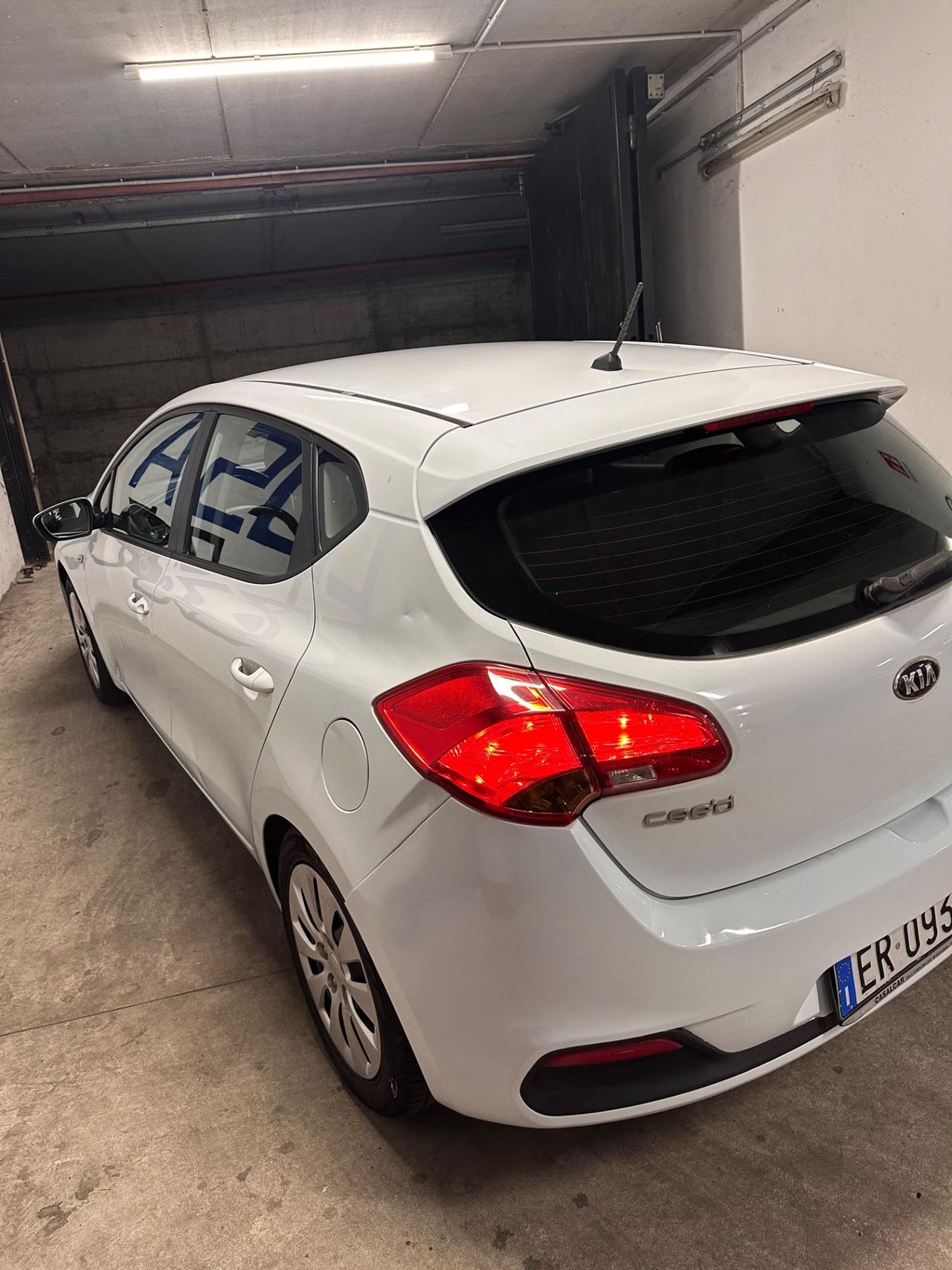 Kia Ceed cee'd 1.4 GPL 5 2013
