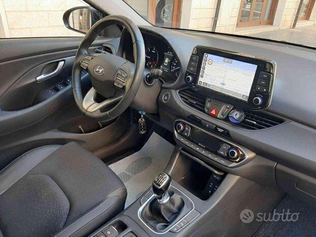 Hyundai i30 1.6 CRDI 136CV BERLINA NAVI PERFETTA