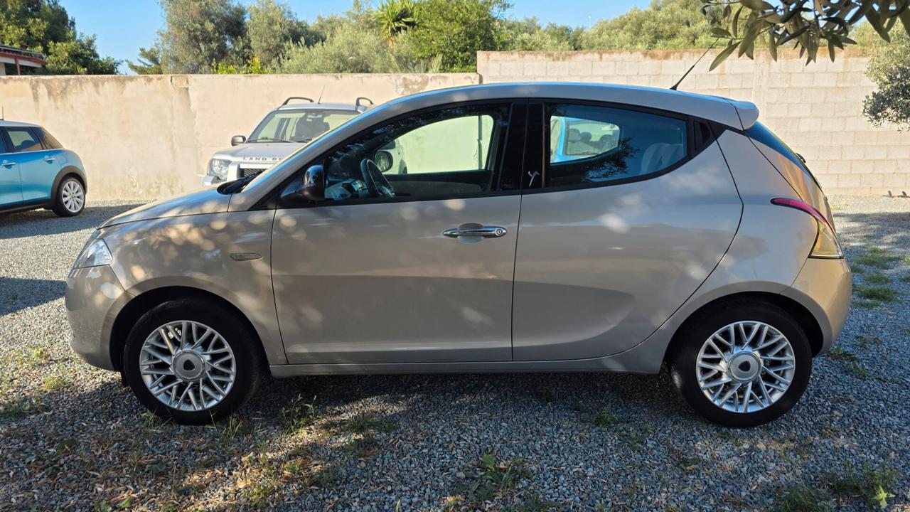 Lancia Ypsilon 1.2 69 CV 5 porte Gold