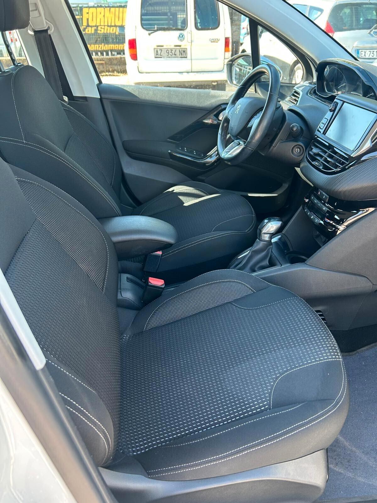 Peugeot 208 PureTech 82 5 porte Allure ok neo patentati