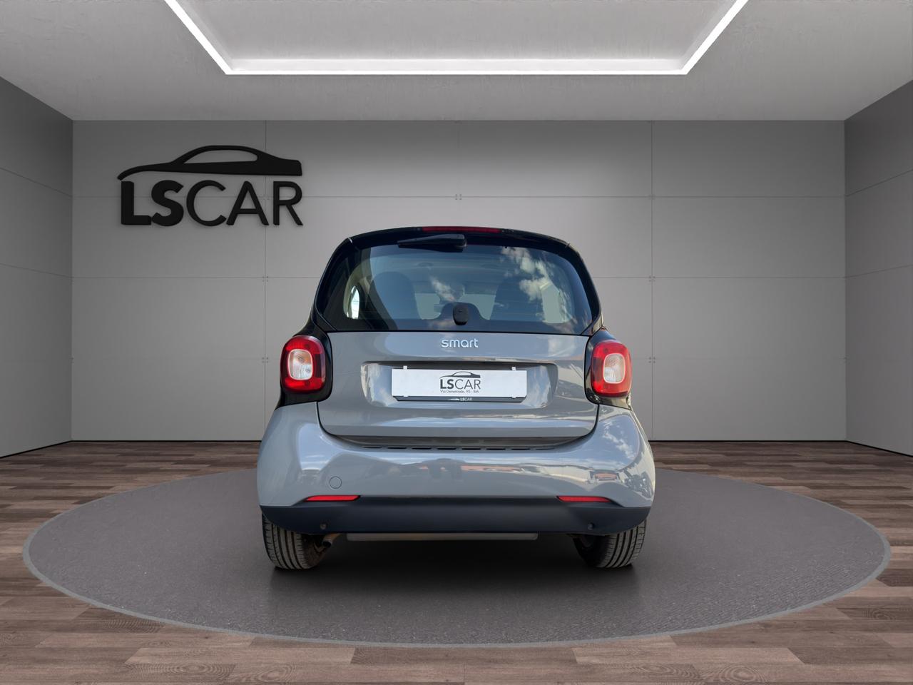 Smart forTwo 0.9 turbo Passion 90cv - Unico proprietario - Cerchi in lega - Luci Led - Tetto panoramico - Schermo Smart - Volante multifunzione - Sedili regolabili in altezza - Bracciolo centrale