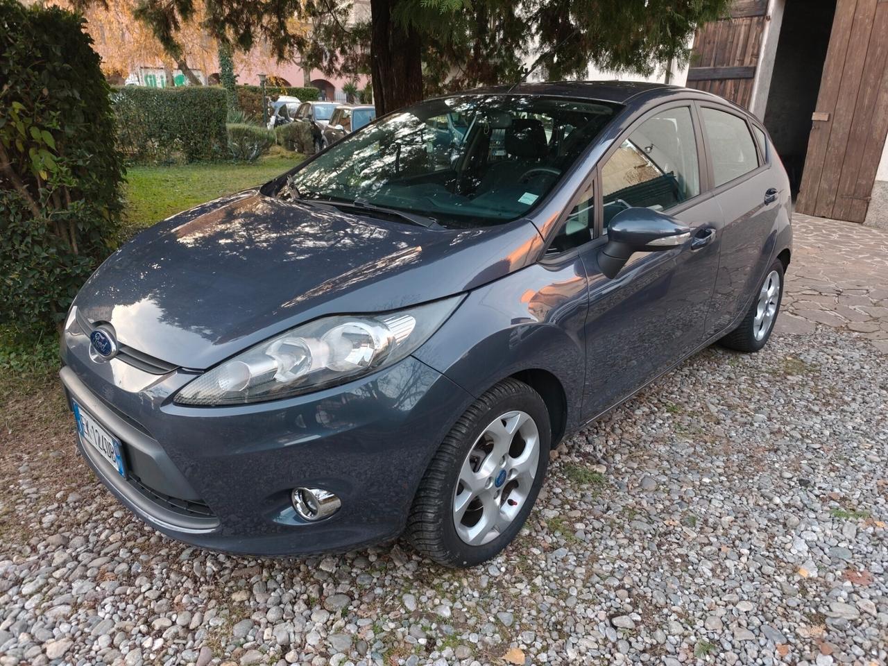 Ford Fiesta 1.2 benz euro 5 5p. gancio traino