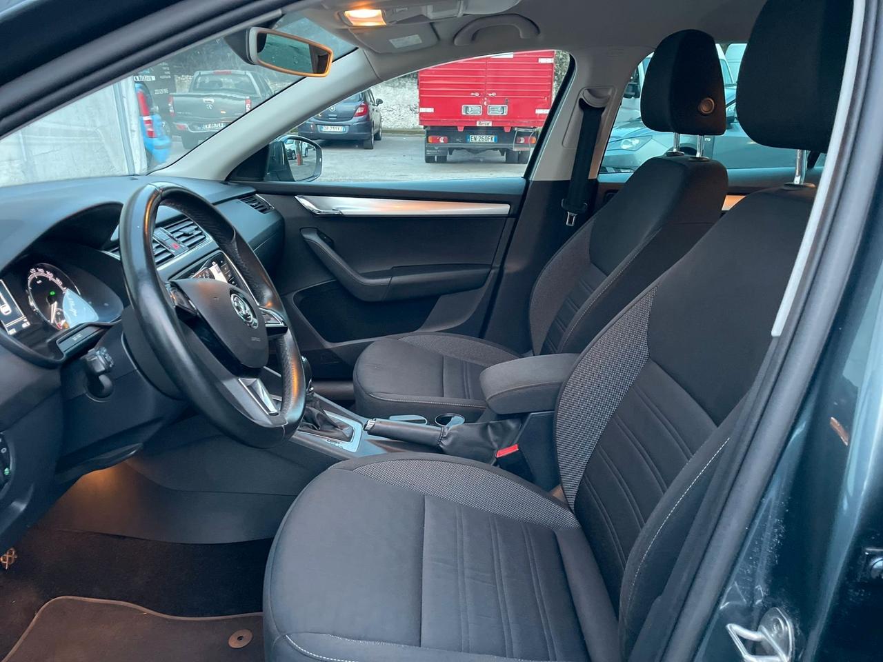 Skoda Octavia 1.6 Tdi 115cv S.W. DSG Automatica