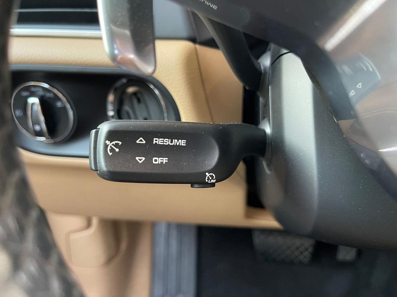 Porsche Macan -- 2.0 #7143