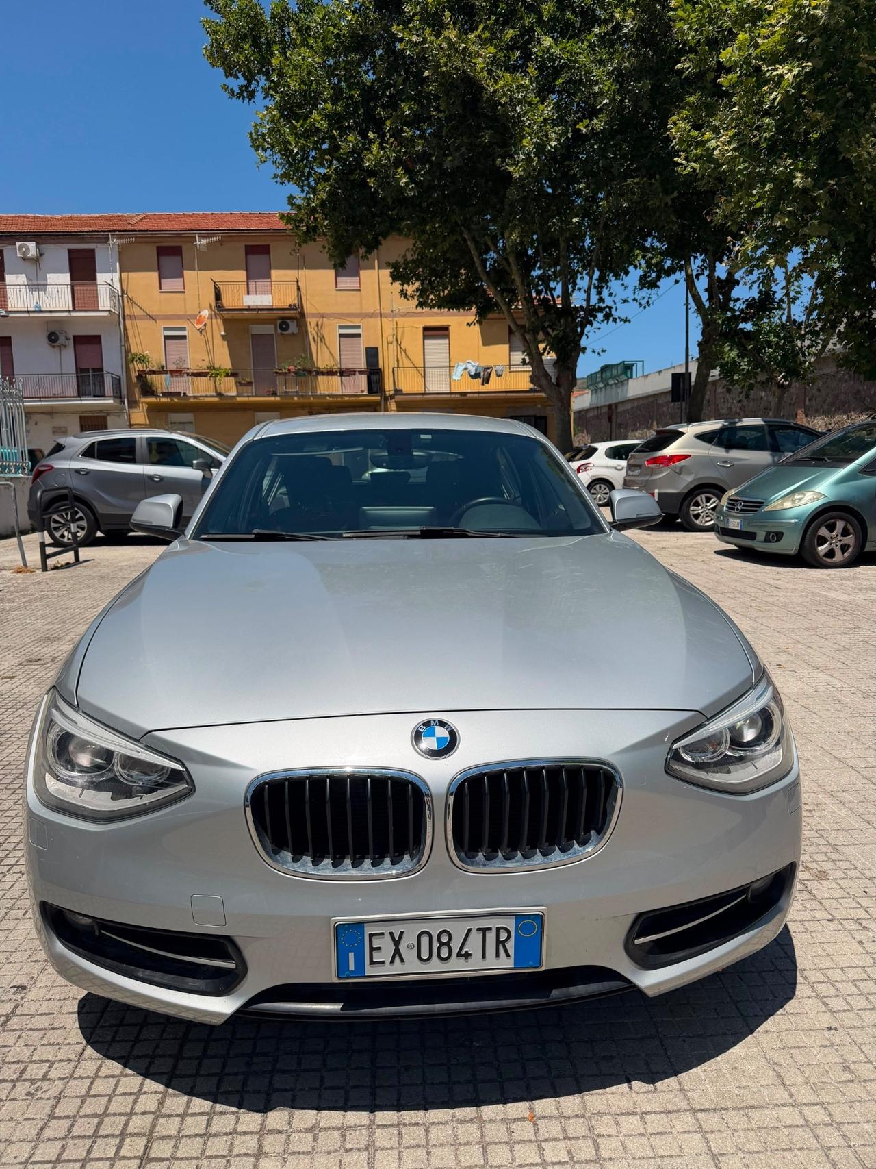 Bmw 118d sport con grande computer e telecamere 118 D